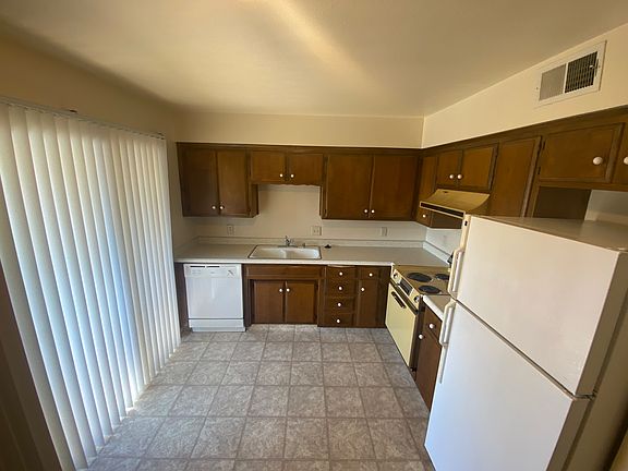 3rd image of 3325 W Hillsdale Ave APT C