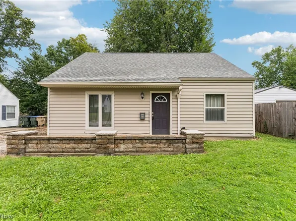 2143 Hillside St, Cuyahoga Falls, OH 44221