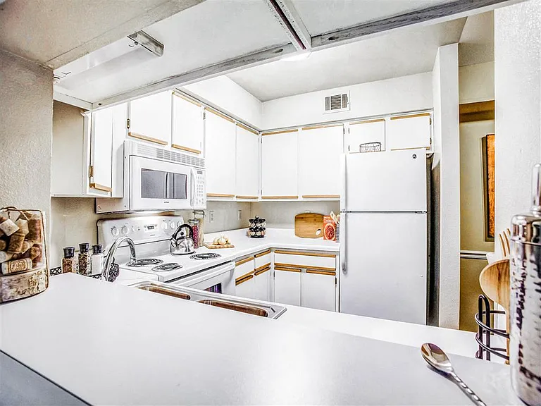 Riverside Park Apartments — Photo 3