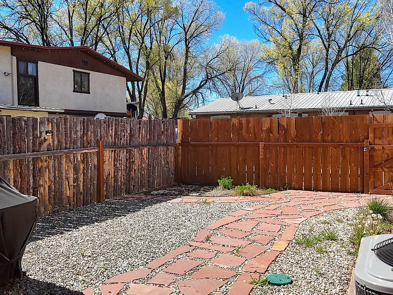 127 Oakley Ln — Photo 8