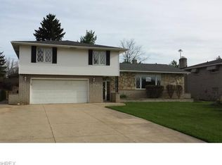 290 Little Creek Pkwy, Brooklyn Heights, OH 44131