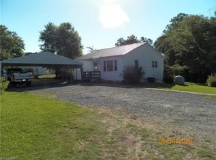 7145 Pine Hall Rd, Belews Creek, NC 27052