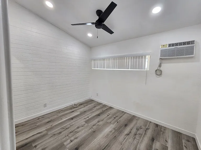 211 S 13th St #4 — Photo 10
