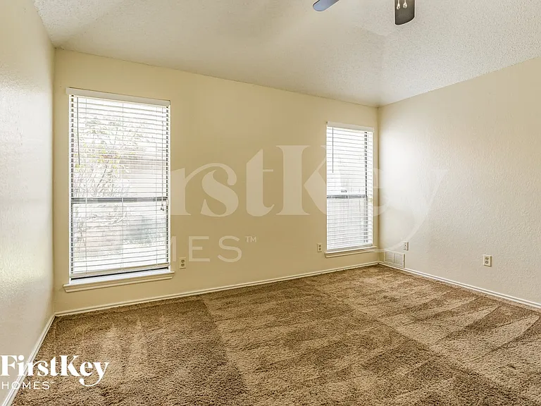 3305 Country Creek Ln — Photo 9