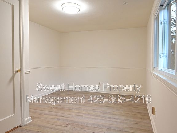 5th image of 1338 N 152nd St