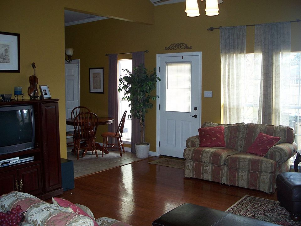 lr/breakfast area