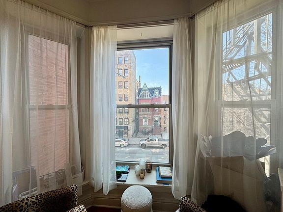5th image of 1945 N Lincoln Ave APT 3F