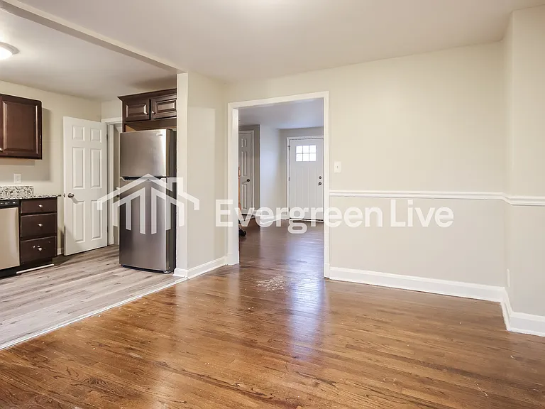 1118 Newfield Rd — Photo 5
