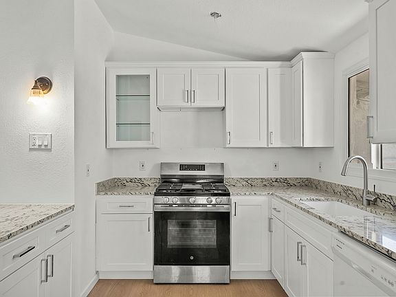 2nd image of 7853 Bothwell Rd
