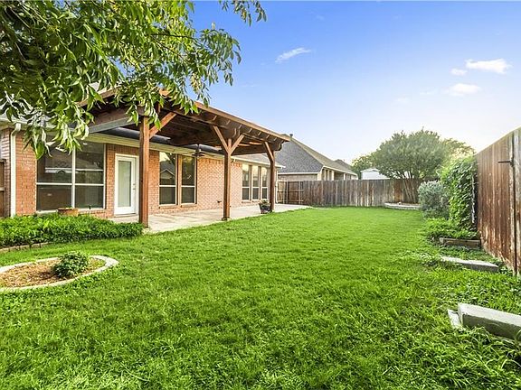 2nd image of 3953 Wisteria Ln