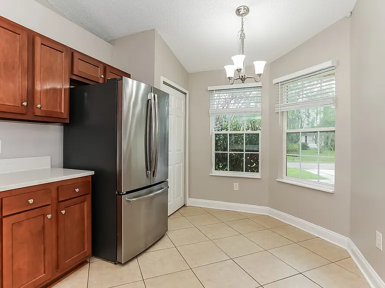 1608 Twin Oak Dr W — Photo 8