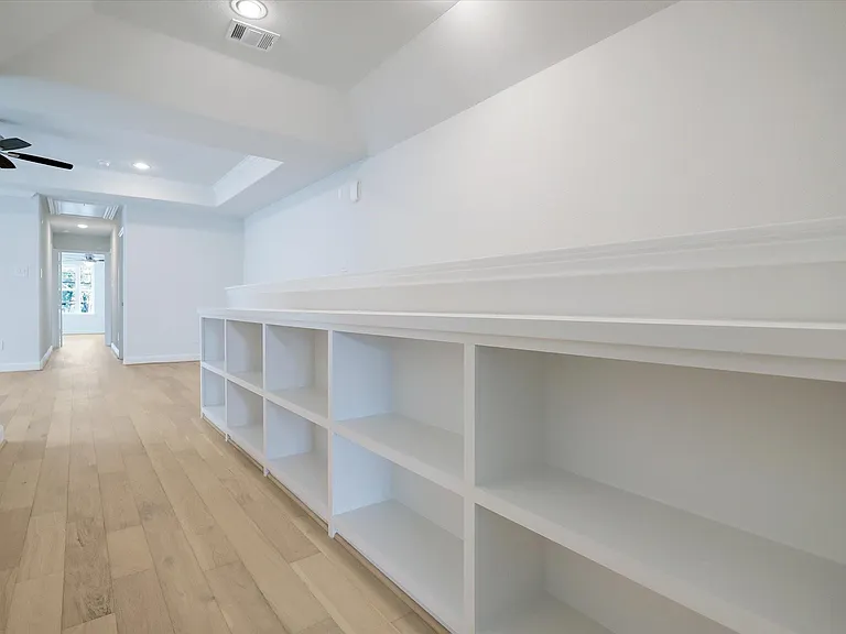 945 Wakefield Dr — Photo 14