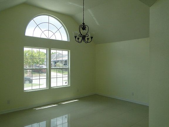 2nd image of 5918 Cadereyta St