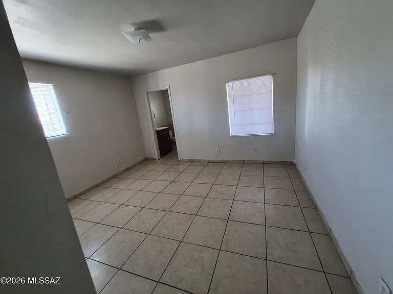 320 E 29th St — Photo 11