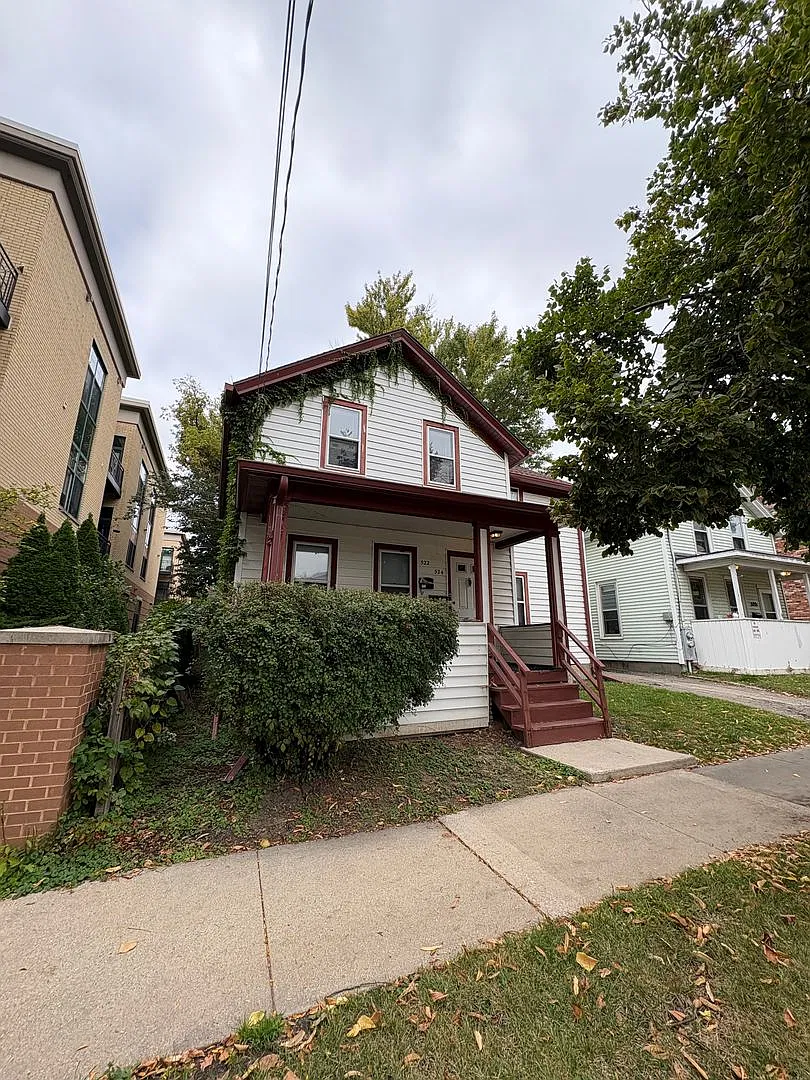 (515) 520-524 W. Doty Street — Photo 2