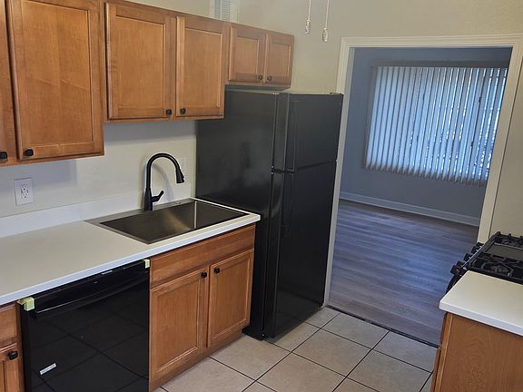 5th image of 16 Craig Ave