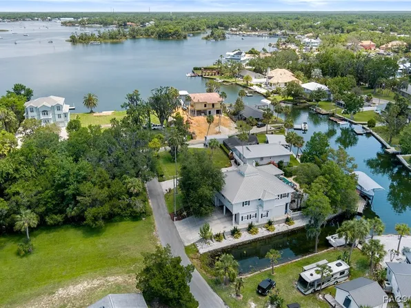 1035 N Appalachian Ter, Crystal River, FL 34429