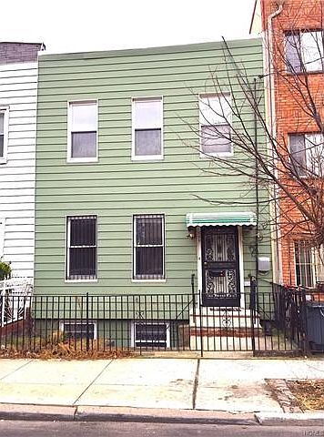 The Townhouse - 660 Maple Street