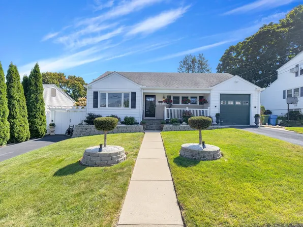 31 Acra Road, Waterbury, CT 06708