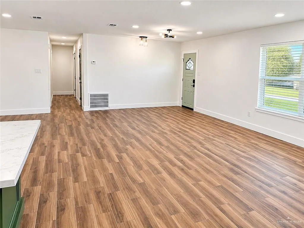 3 bed, 2.0 bath, 1666 sqft, $1,850 — Photo 4