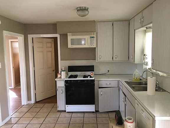 4th image of 619 Aqua Dr