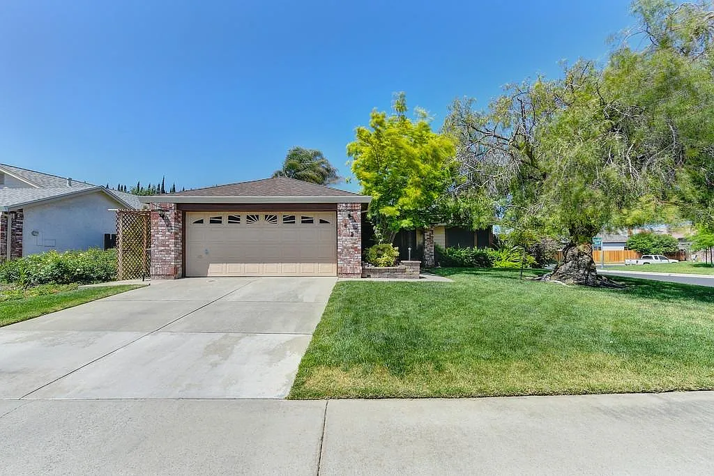 6121 Laguna Cedar Ct photo 1