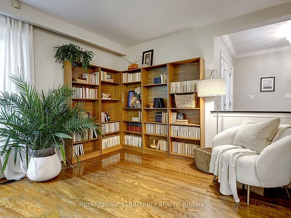 5th image of 27 Shadwick Dr
