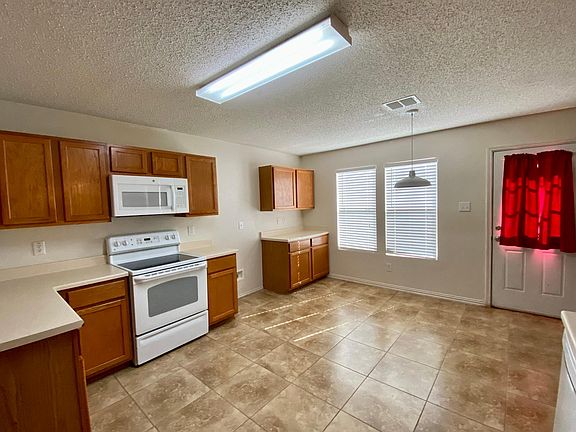 4th image of 2705 Vasey Oak Dr