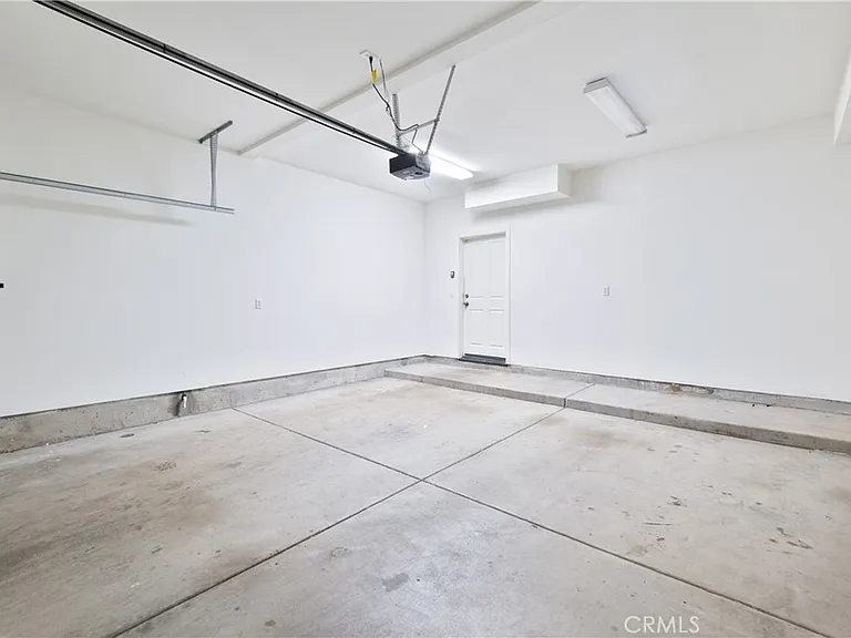 3513 W Hughes Ln — Photo 19