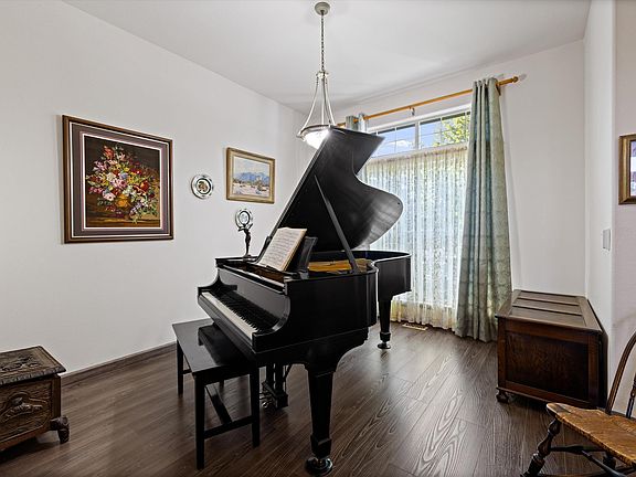 5th image of 1836 Maui Dr
