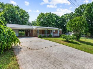 2636 W View Acres St, Hickory, NC 28601