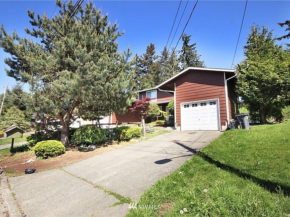 2nd image of 1000 Crestview Ln