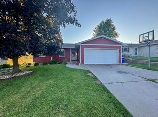 3400 King Dr SW, Cedar Rapids, IA 52404