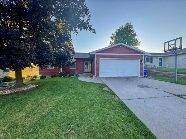 3400 King Dr SW, Cedar Rapids, IA 52404