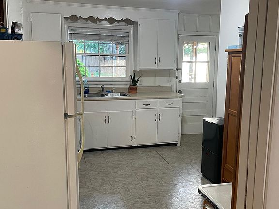 4th image of 1704B Gale Ln