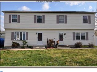 237 6th St W, Florence, NJ 08518