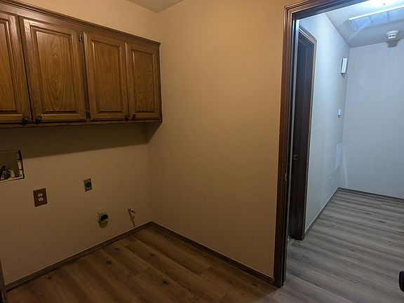 Laundry area with Washer/Dryer Hook up