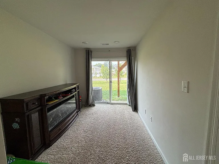 1002 Hights Farm Rd N — Photo 6