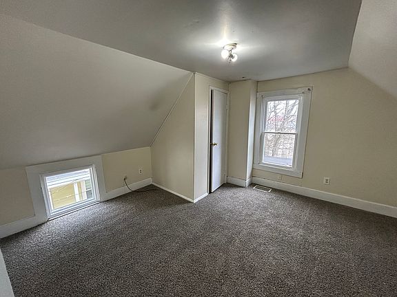 5th image of 703 N 10th Ave