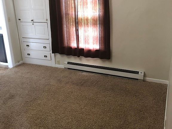 4th image of 832 NE Baker St APT 4