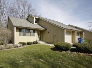 2143 Quail Run Dr, Kalamazoo, MI 49009