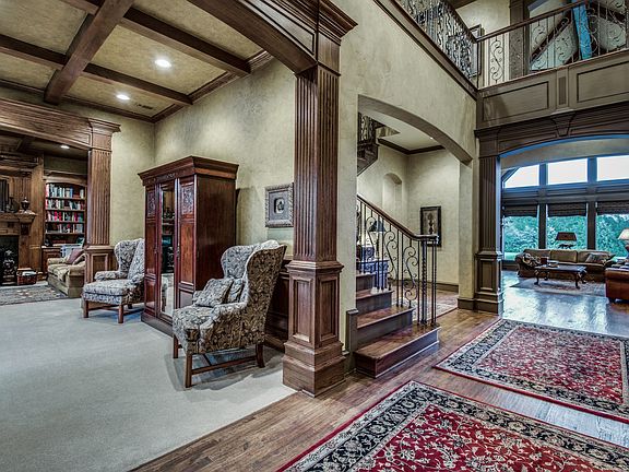 4th image of 980 Broadmoor Ln
