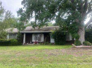 601 Tozik St, Yoakum, TX 77995