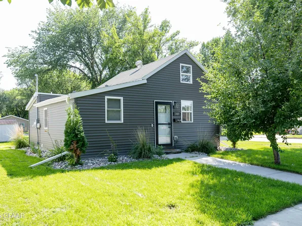 1423 7th Ave N, Grand Forks, ND 58203
