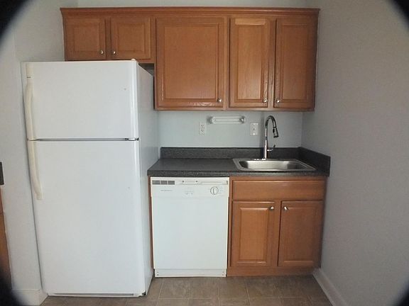 2nd image of 2038 Monument Ave APT B