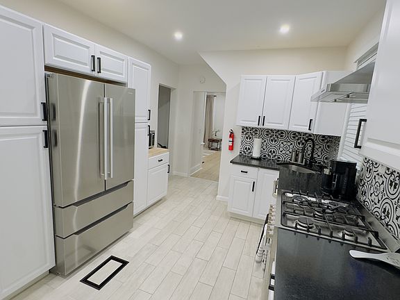 4th image of 392 Lookout Ave