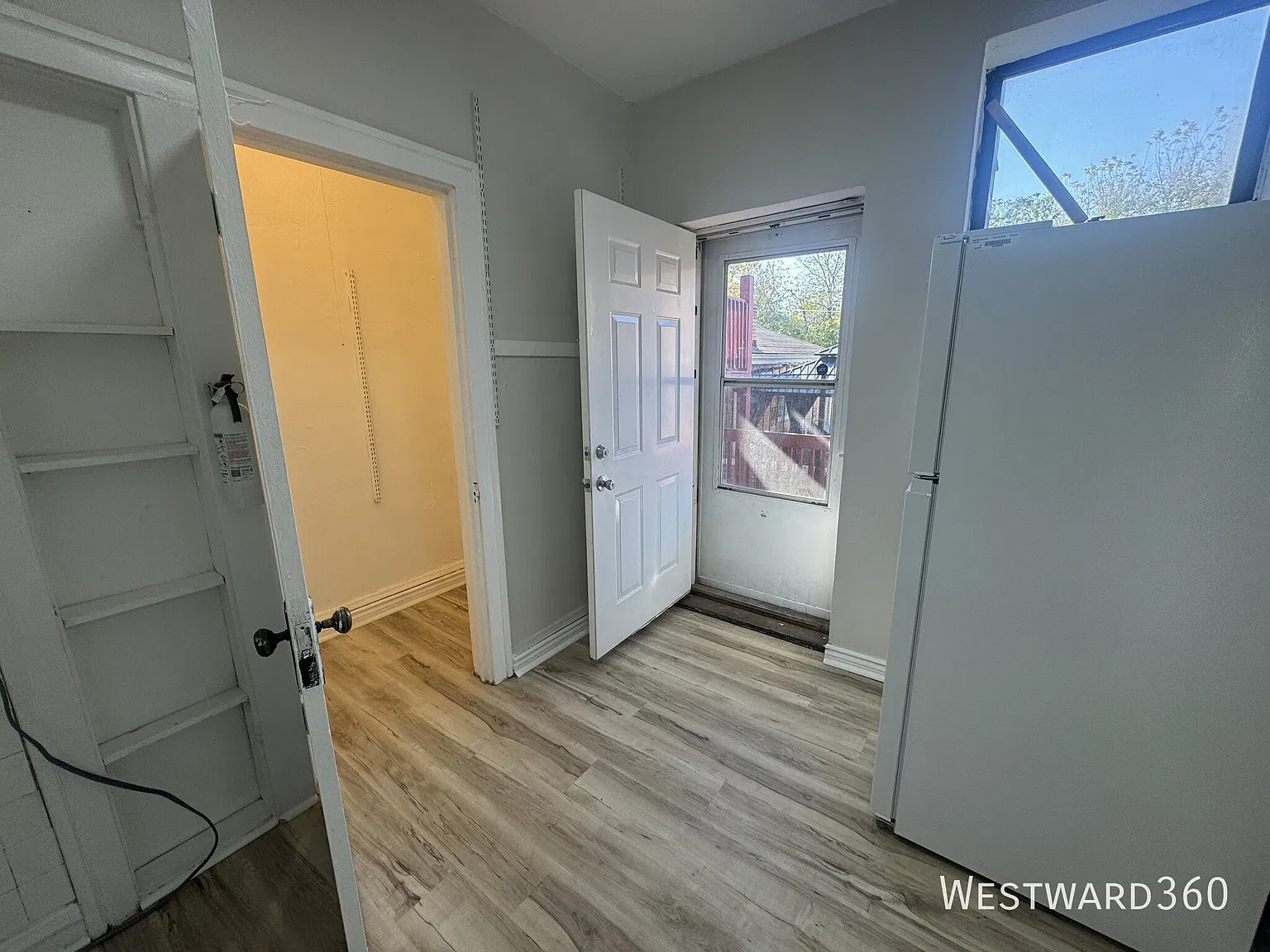 6706 S Wood St — Photo 3