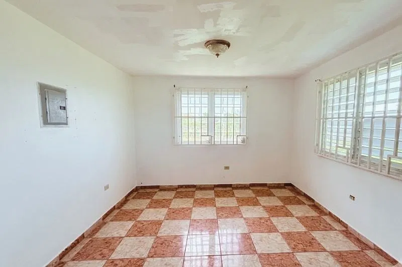 3 bed, 1.5 bath, 1800 sqft, $1,000 — Photo 4