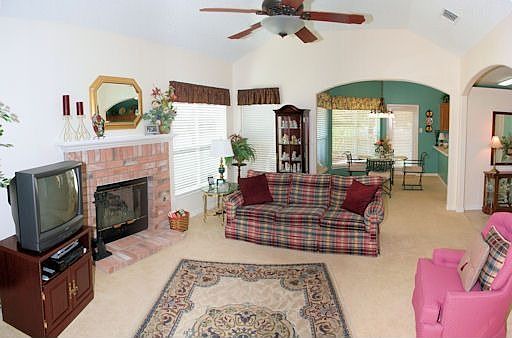 Living Room & Breakfast