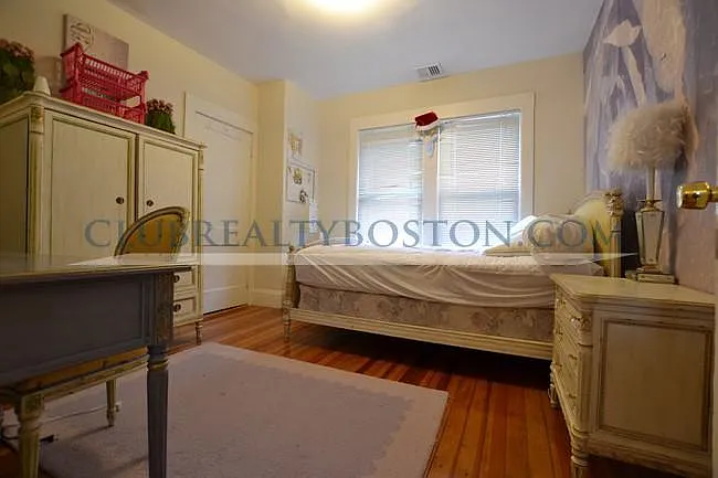 209 Chestnut Hill Ave #1 — Photo 4